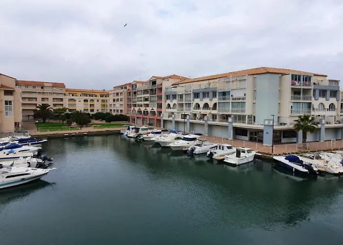 3 étoiles Studio 4 couchages résidence port cros à Sète